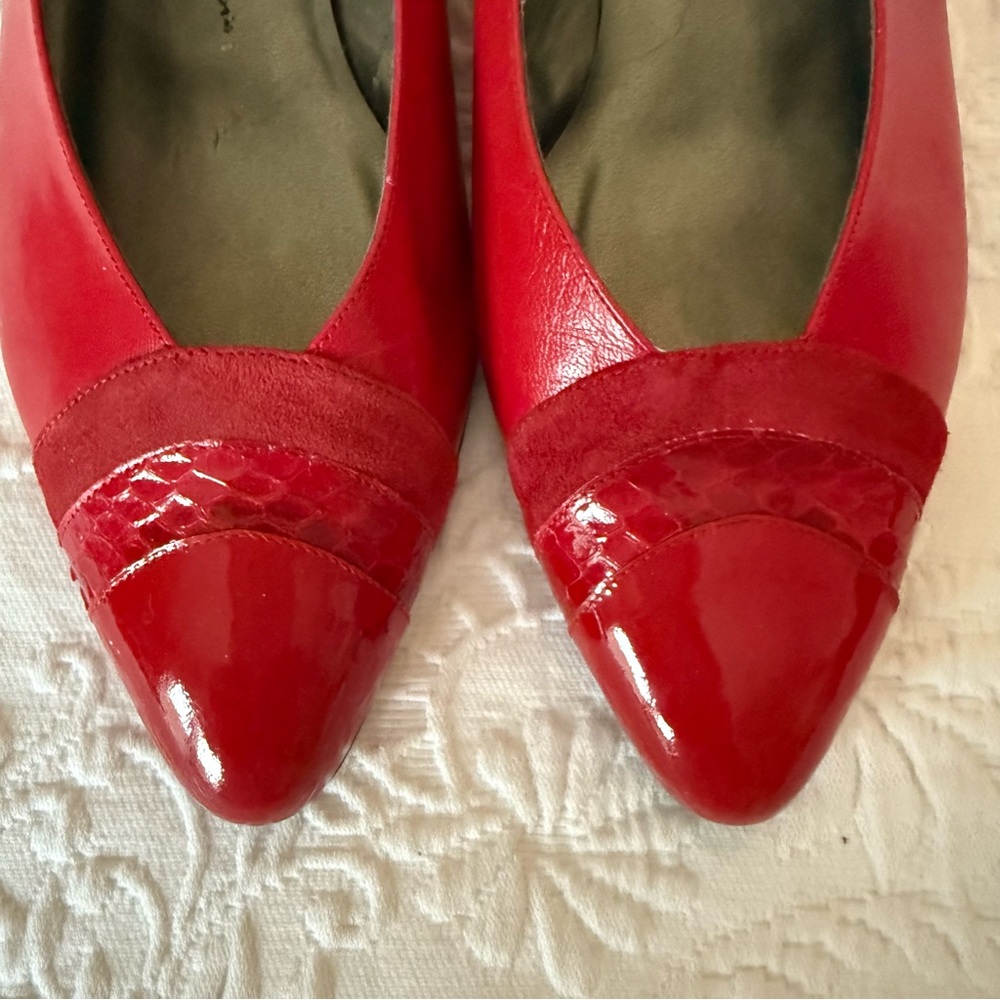Vintage Vaneli Red Leather Pump heels. Size 8.5